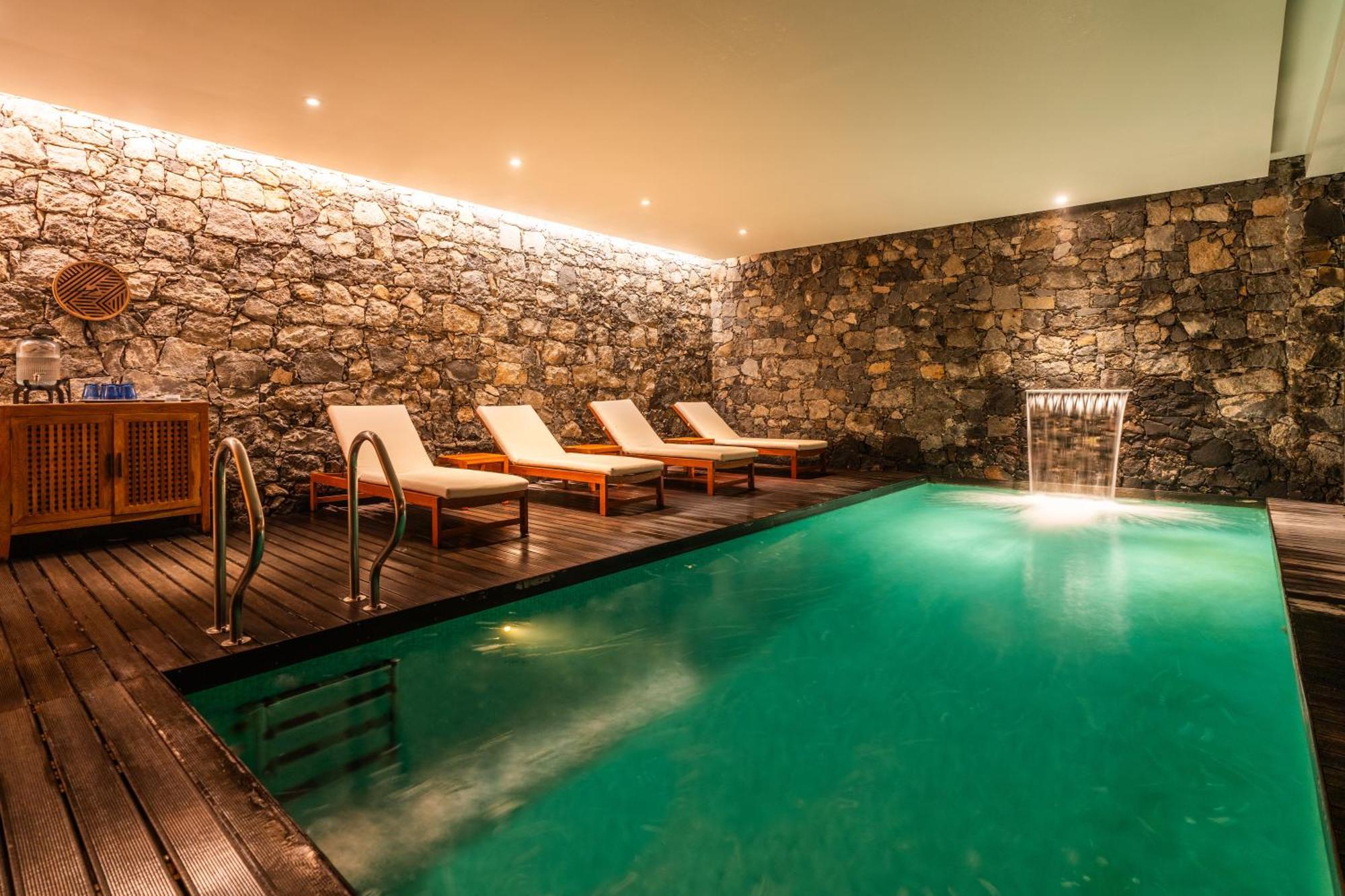 Sensi Azores Nature And Spa Ginetes Exterior foto The swimming pool at the hotel