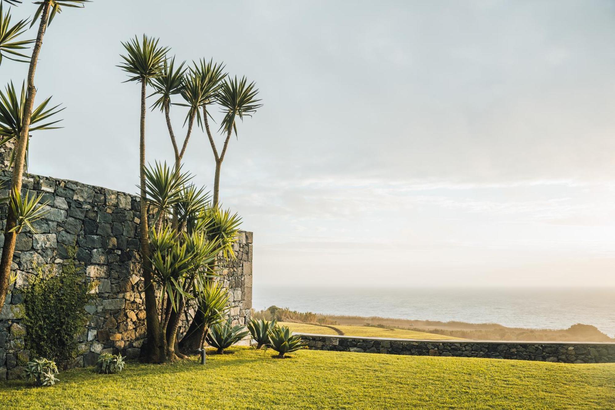 Sensi Azores Nature And Spa Ginetes Exterior foto The garden of the house