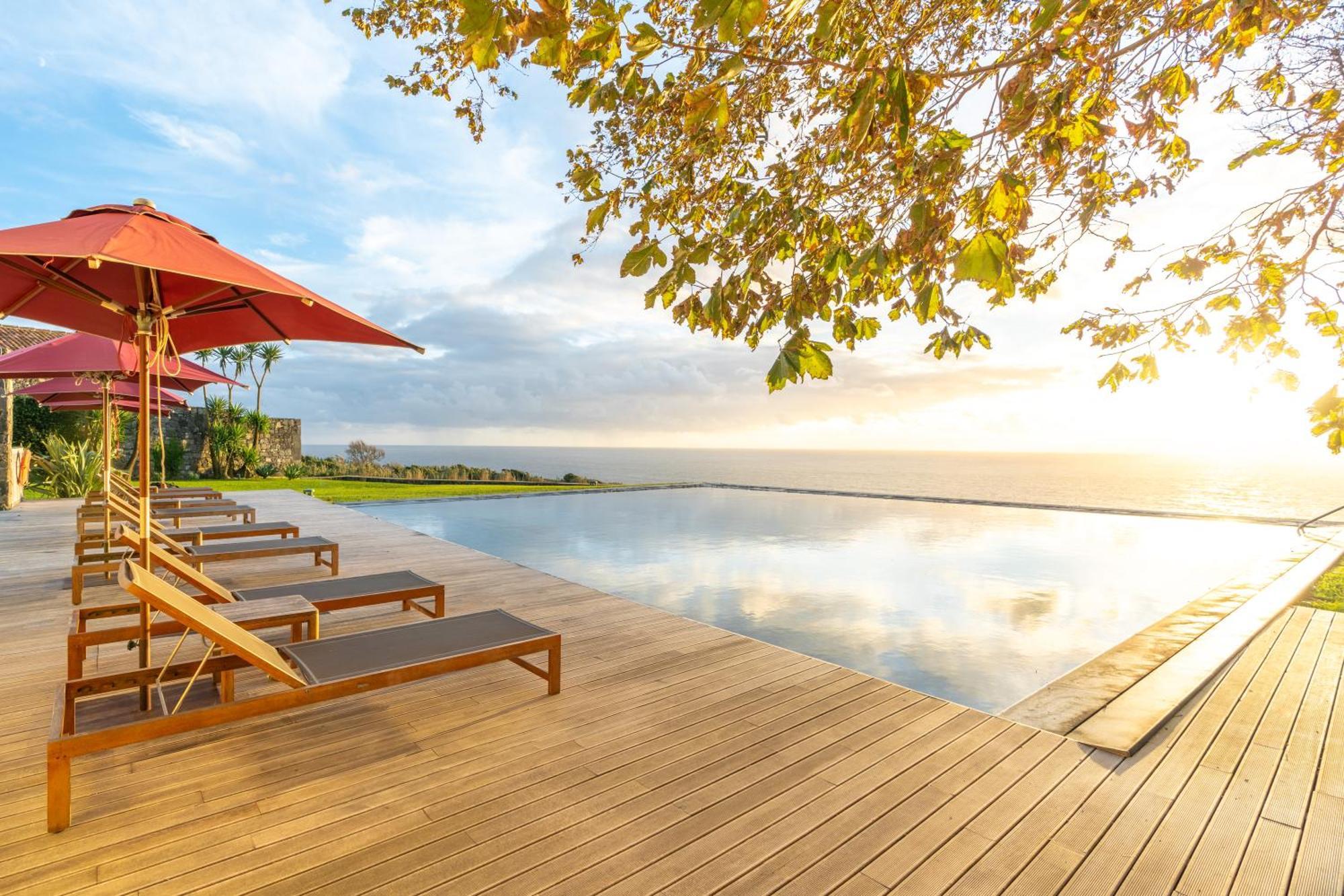 Sensi Azores Nature And Spa Ginetes Exterior foto Infinity pool at the resort