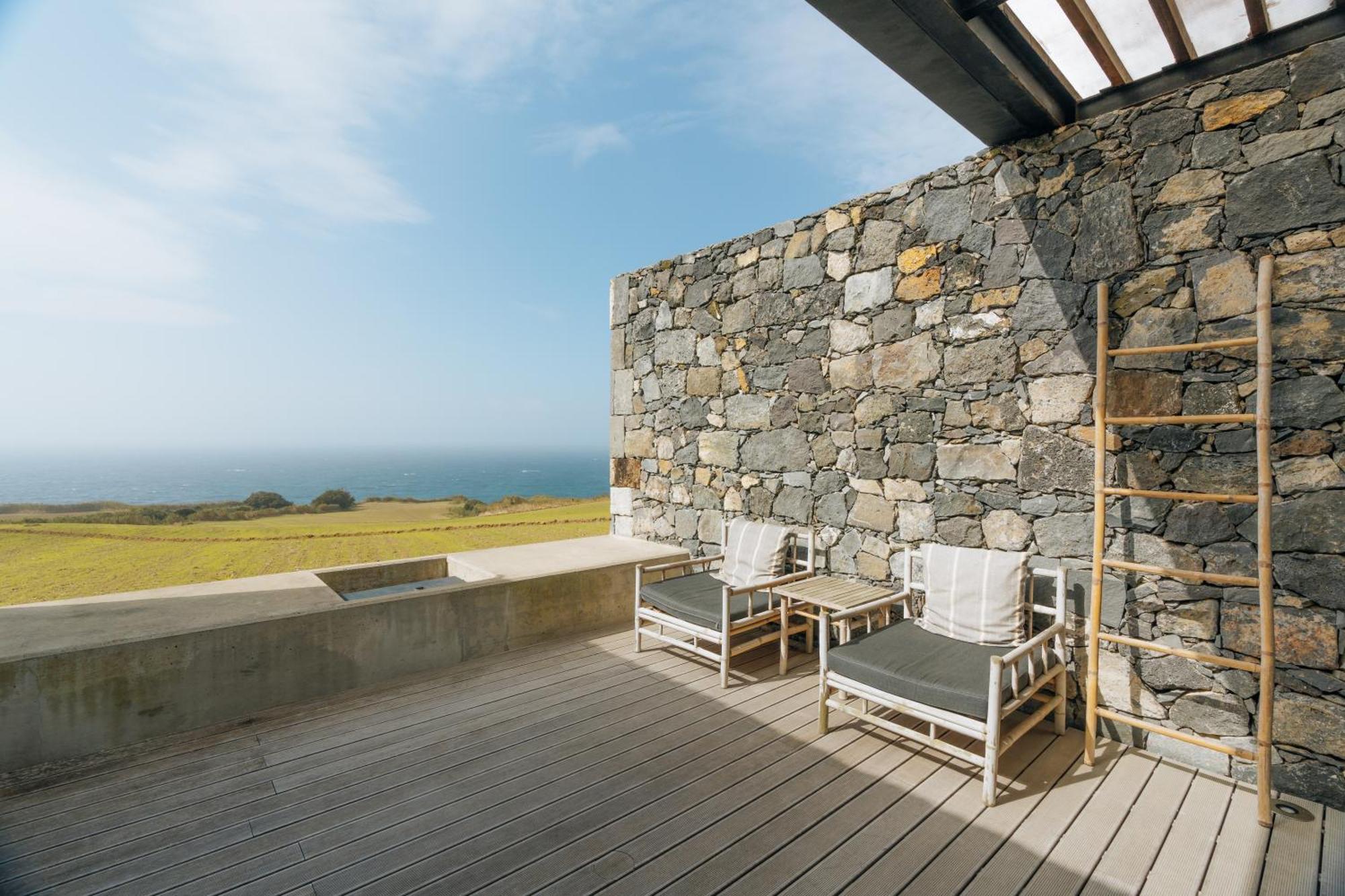 Sensi Azores Nature And Spa Ginetes Quarto foto The hotel's terrace