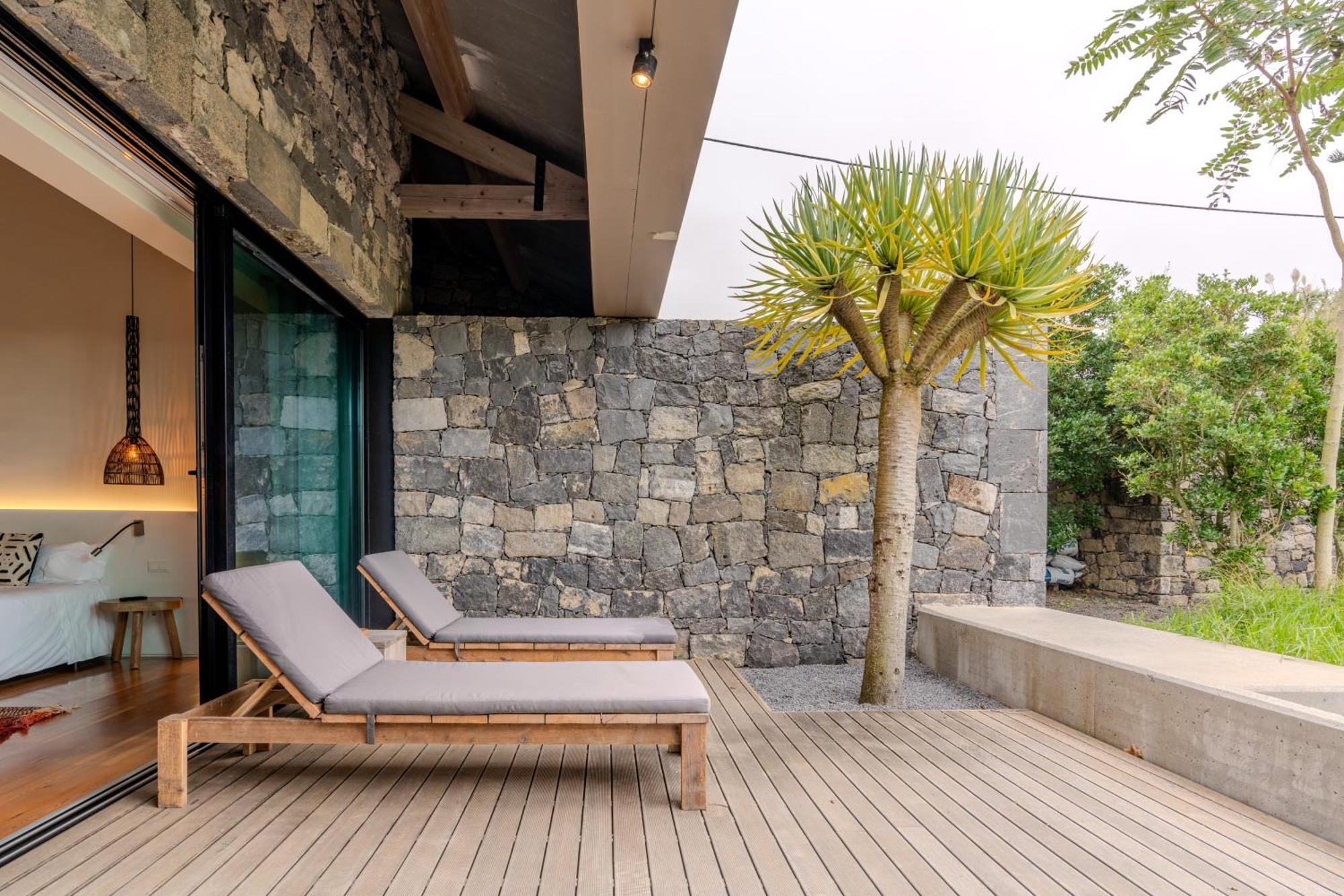 Sensi Azores Nature And Spa Ginetes Quarto foto The hotel's private beach